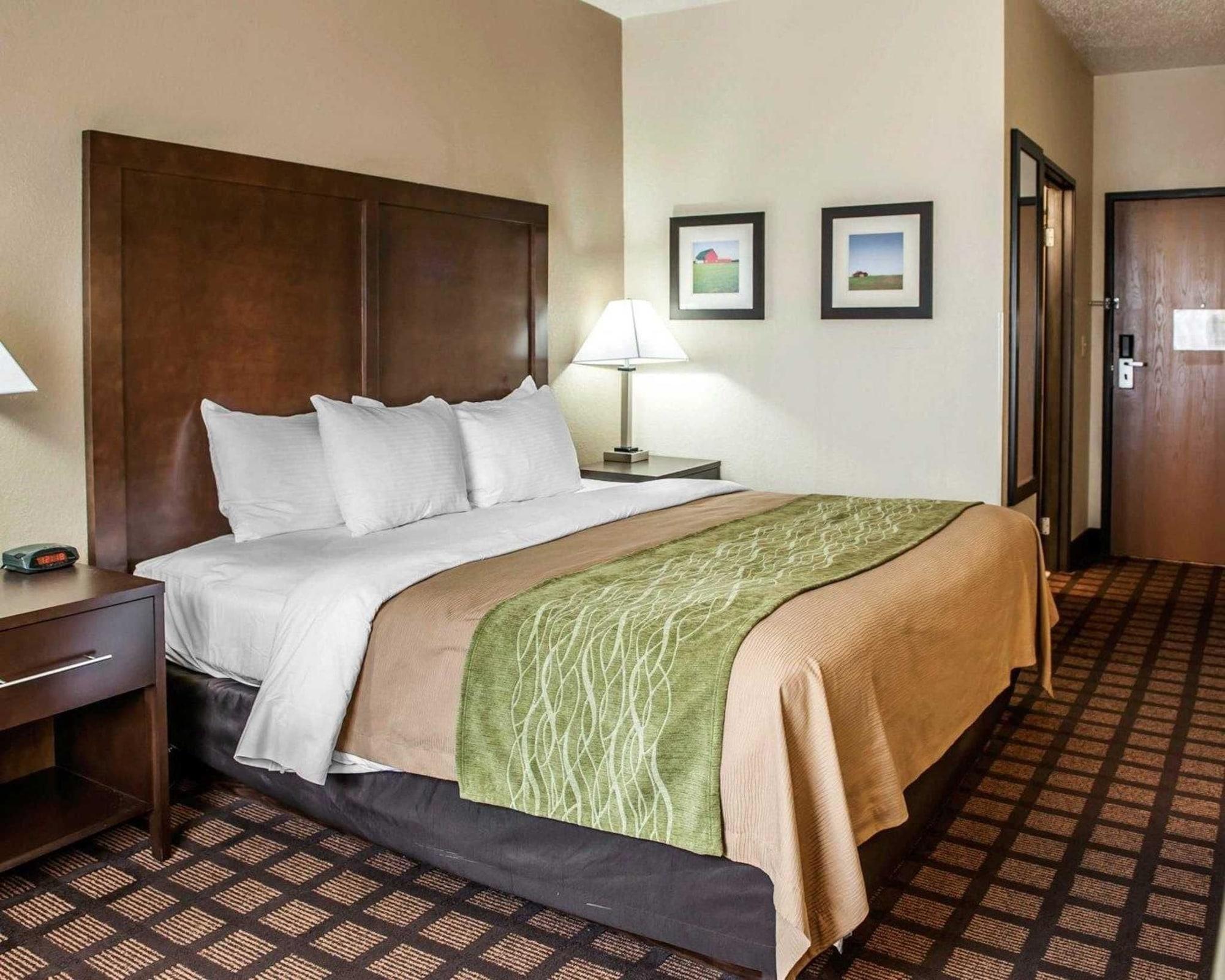 Baymont By Wyndham Richmond I-70 Hotel Bagian luar foto