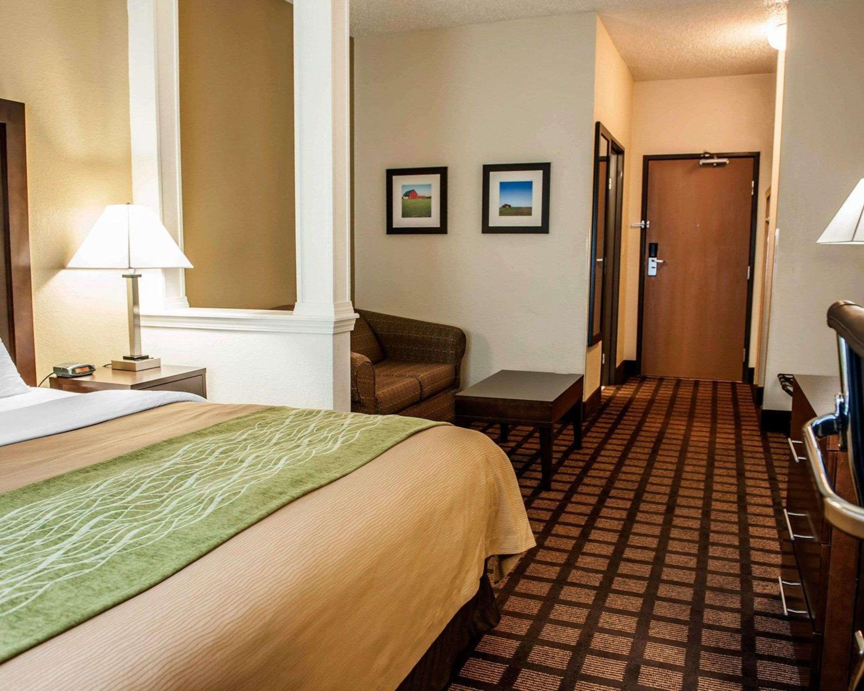 Baymont By Wyndham Richmond I-70 Hotel Bagian luar foto