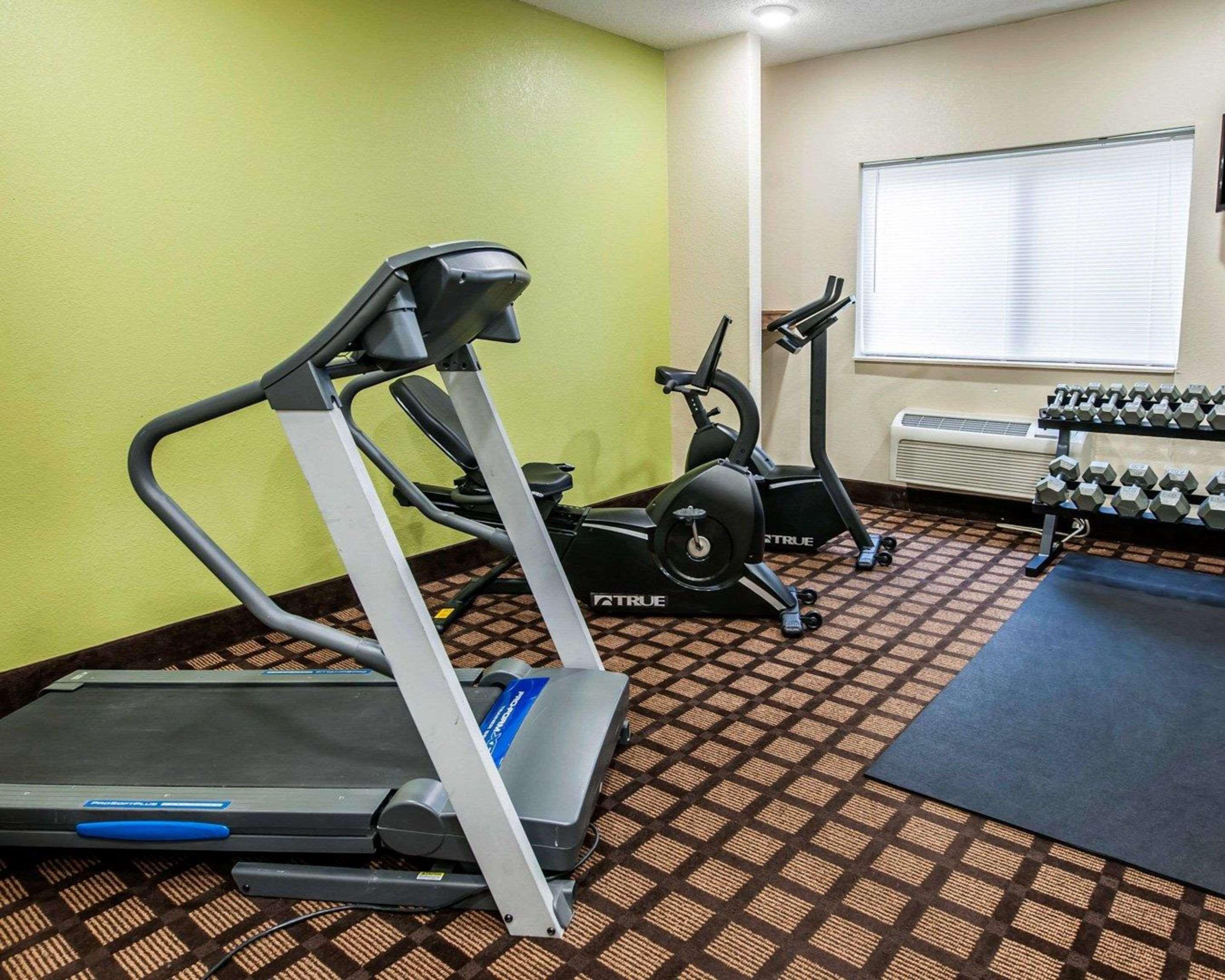 Baymont By Wyndham Richmond I-70 Hotel Bagian luar foto