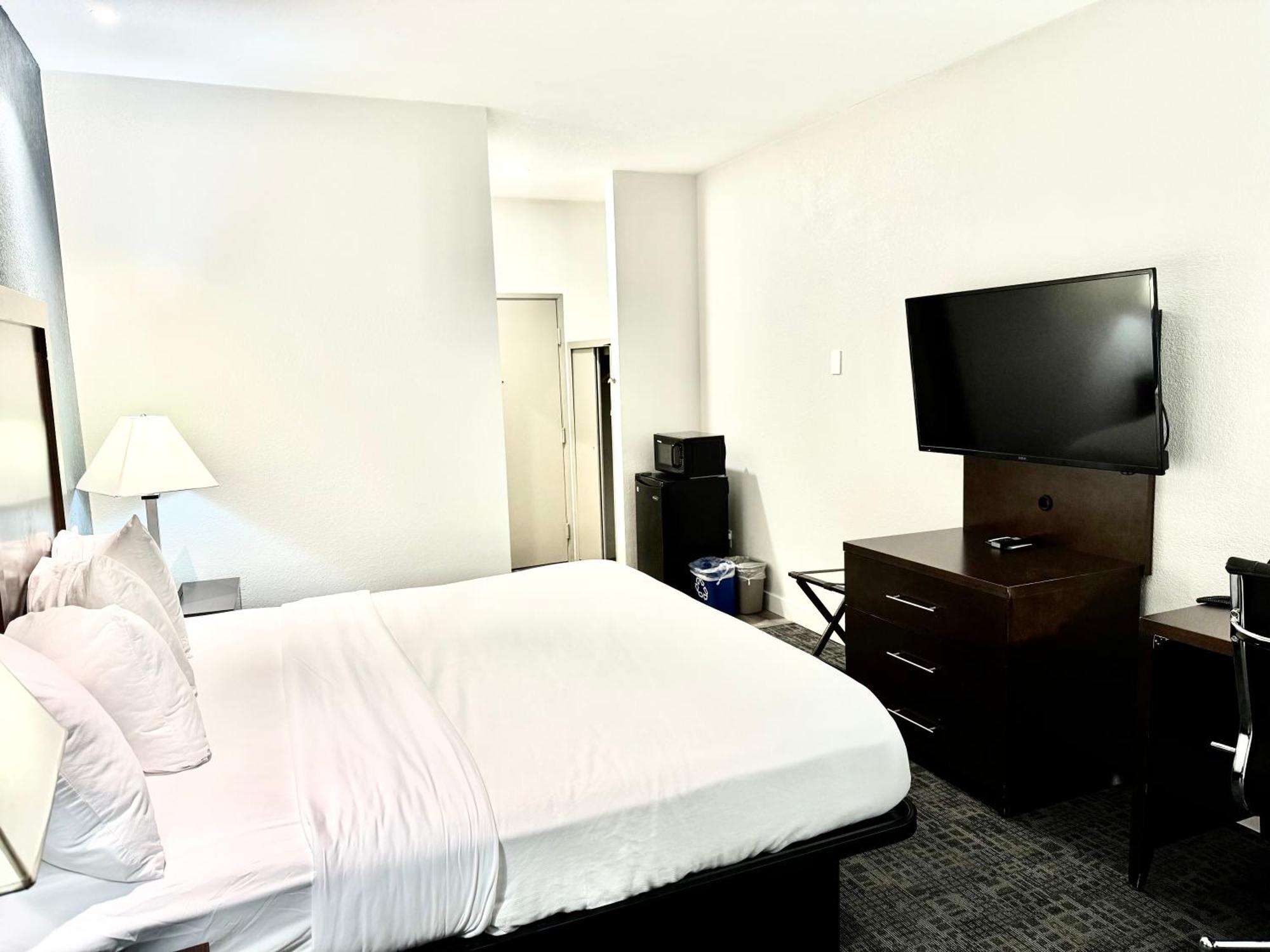 Baymont By Wyndham Richmond I-70 Hotel Bagian luar foto