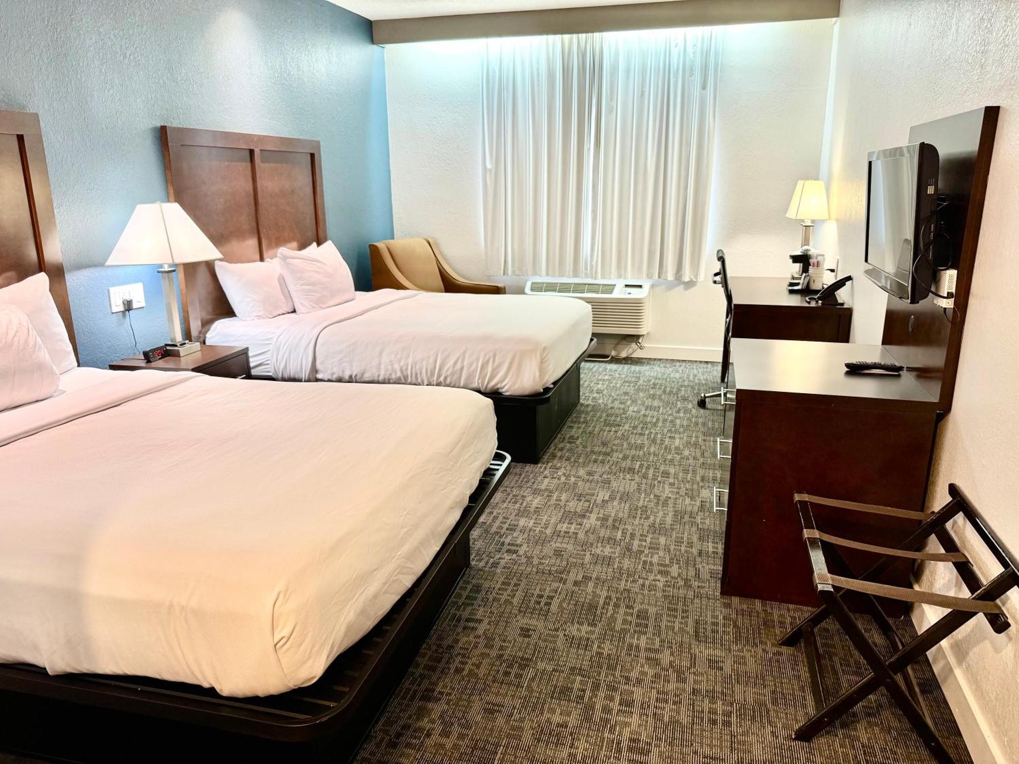 Baymont By Wyndham Richmond I-70 Hotel Bagian luar foto