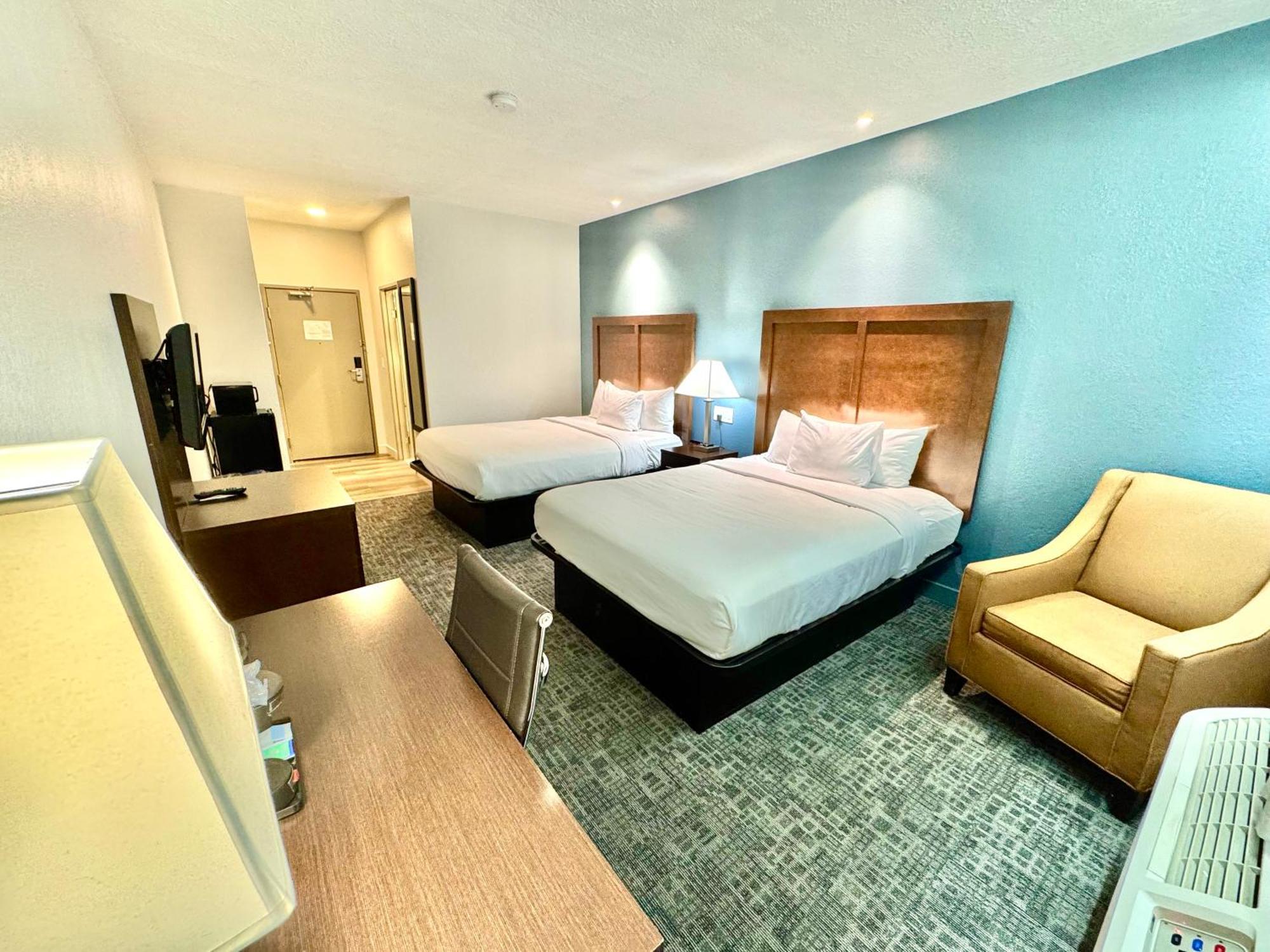 Baymont By Wyndham Richmond I-70 Hotel Bagian luar foto