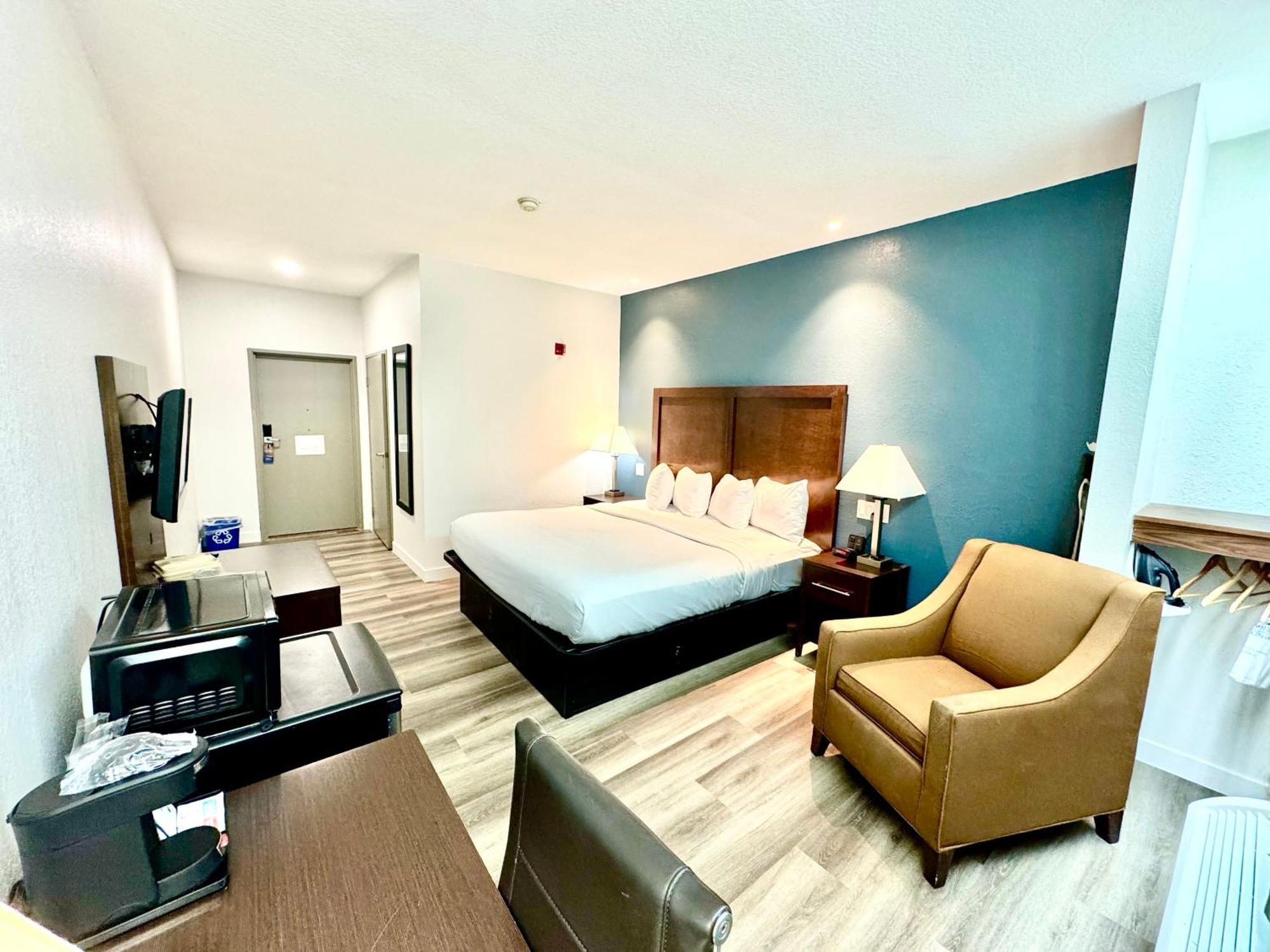 Baymont By Wyndham Richmond I-70 Hotel Bagian luar foto